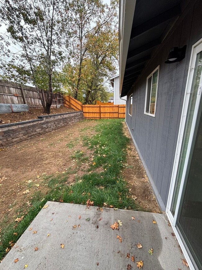Building Photo - Brand New 3-bedroom 2 bath home with Garage