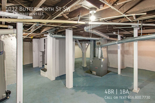 Building Photo - 1032 Butterworth St SW