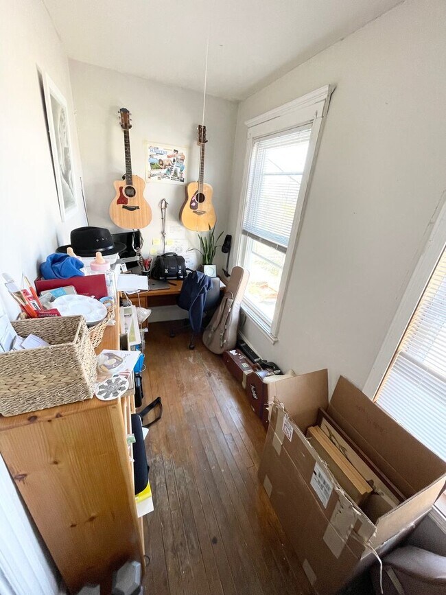 Building Photo - 94 Mellen St