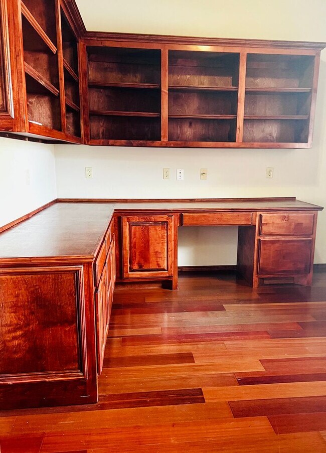 Building Photo - Gorgeous 3BD 2BA with Bonus Office Space in Del City!!