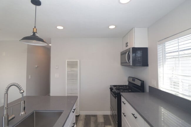 Building Photo - 4239 Swift Ave