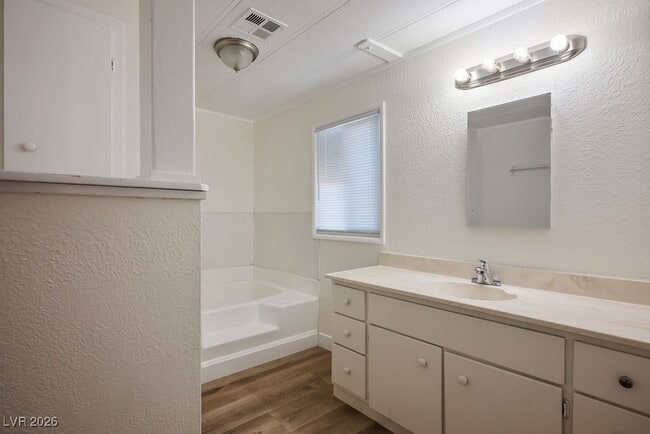 Building Photo - 2879 Green Tree Ave