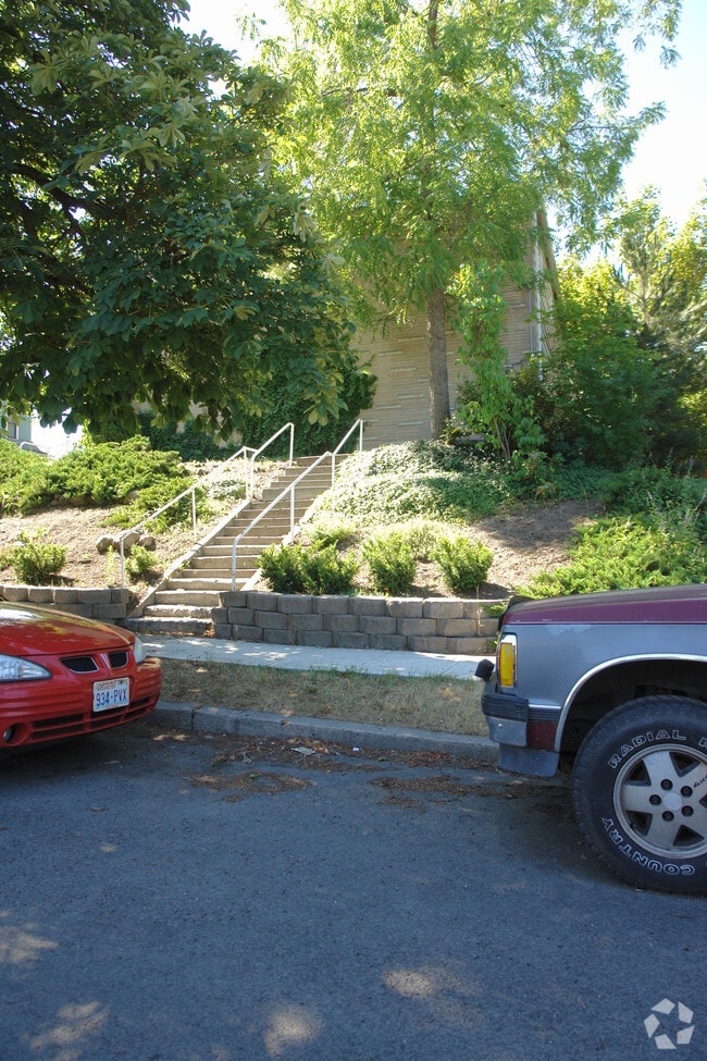 Building Photo - 1611 W 8th Ave