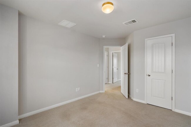 Building Photo - 207 Wainscot Oak Wy