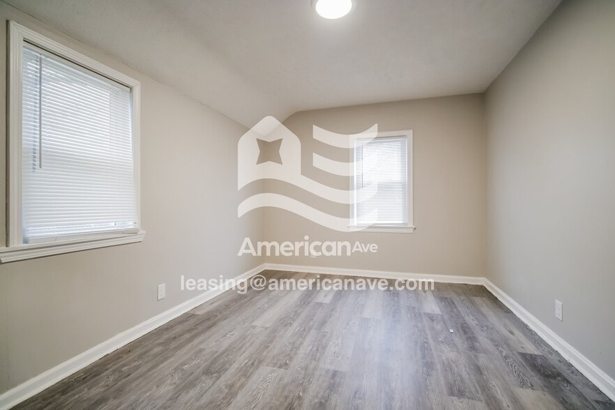 Building Photo - 4382 E 141st St