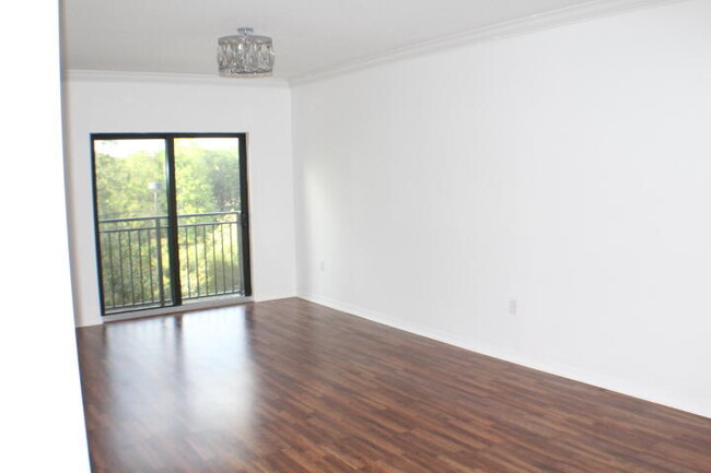 Building Photo - 4907 Midtown Ln