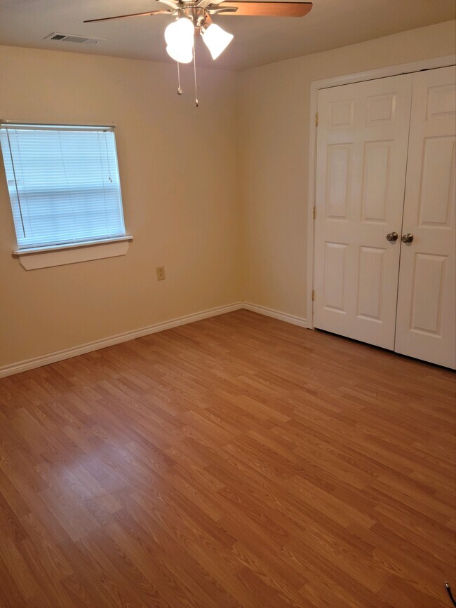 Building Photo - 307 S Berry St