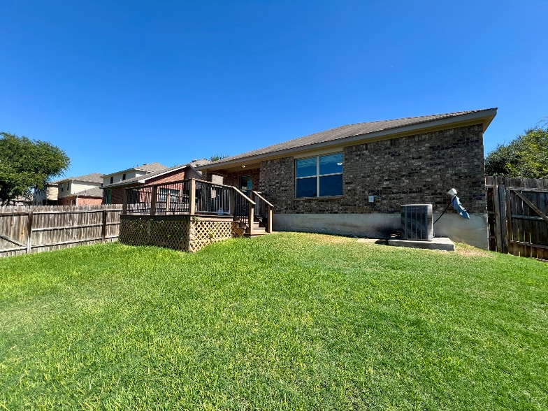 Building Photo - 500 Saddlehorn Way