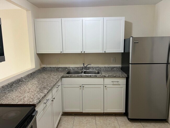 Building Photo - 15225 NE 6th Ave