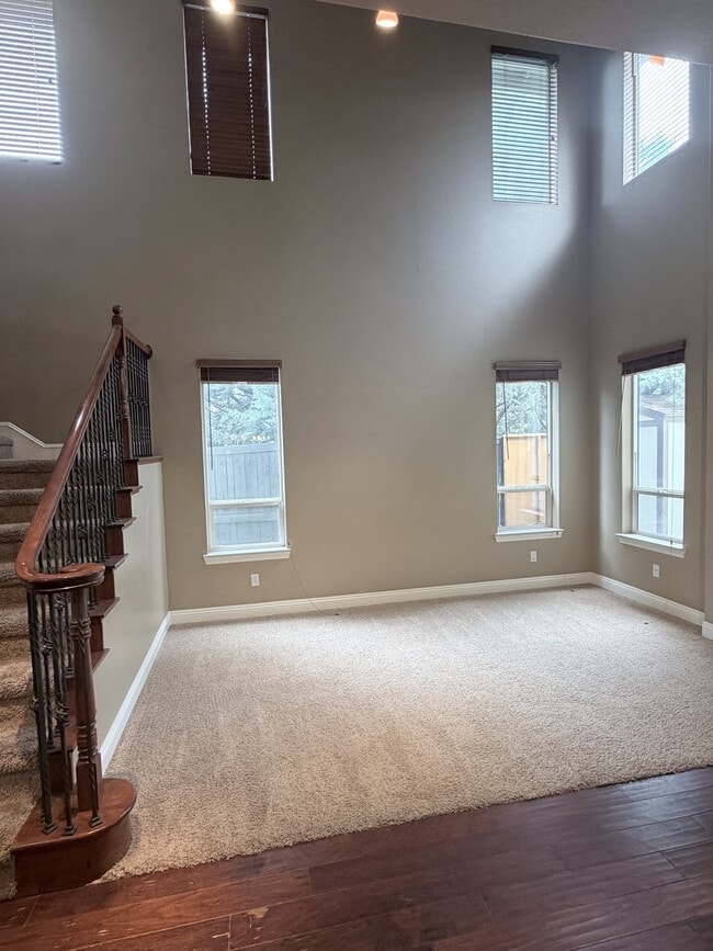 Building Photo - 615 Royal Windsor Ct
