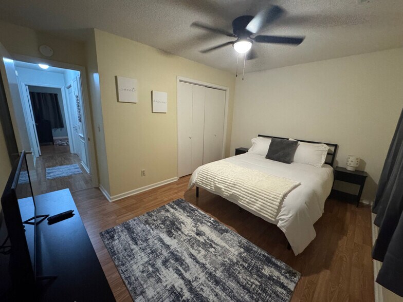 Building Photo - 2724 S 17th St