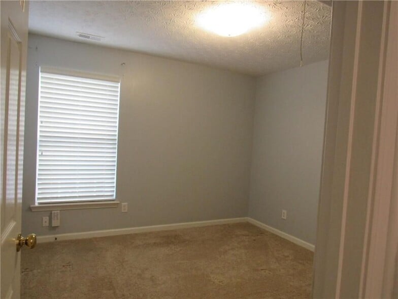 Building Photo - 35 Granite Ct