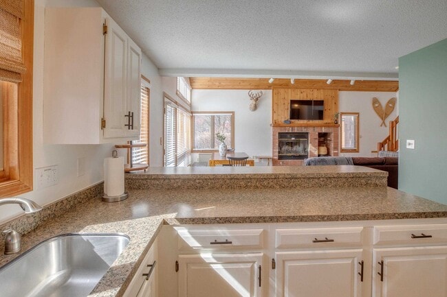 Building Photo - 18 Ridge Dr C
