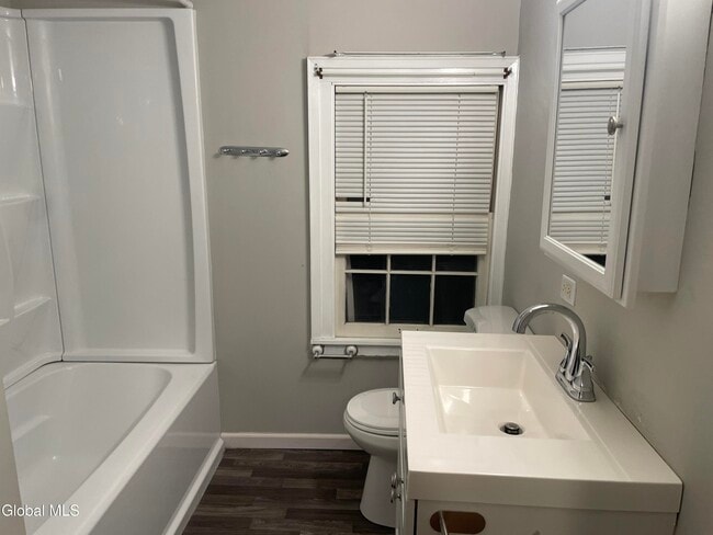 Building Photo - 163 Ridge St