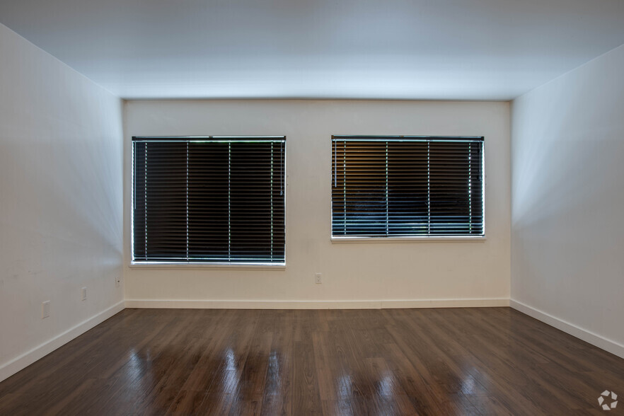 Studio, 1BA - 475 SF - Bayview Apartments