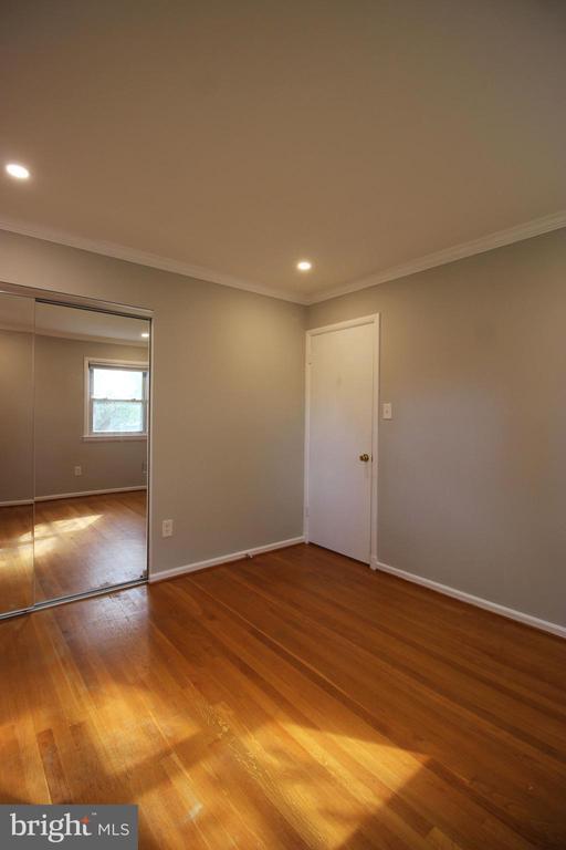 Building Photo - 102 Yeonas Dr SE