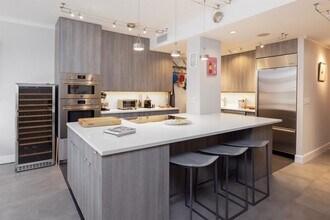 Building Photo - 1 Greene St