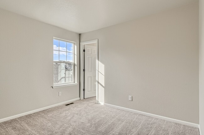 Building Photo - 6842 S Uriah St