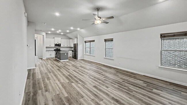 Building Photo - 16617 Hidden Cove Dr