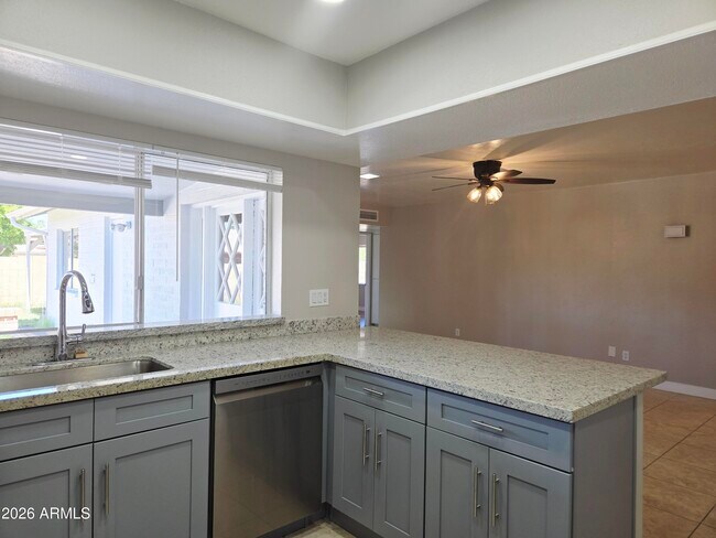 Building Photo - 5132 W Las Palmaritas Dr