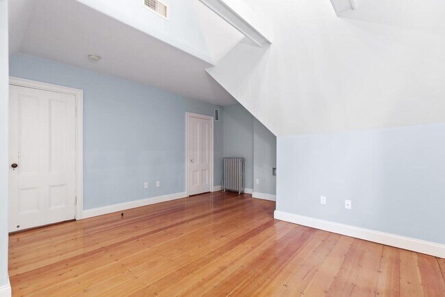 Building Photo - 2 Rangeley Rd