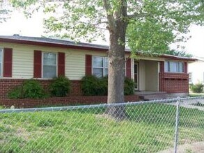 Building Photo - 708 S 19th St