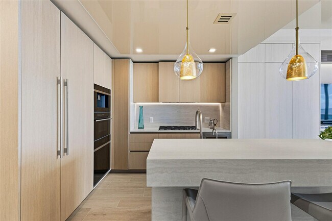 Building Photo - 900 N Ocean Blvd