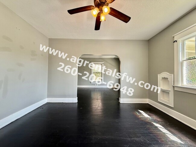 Building Photo - 3 Bedroom House