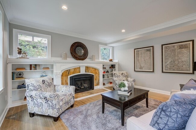 Building Photo - 2056 Summit Ave