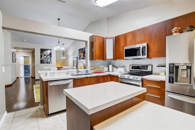 Building Photo - 1002 NW 105th Ave