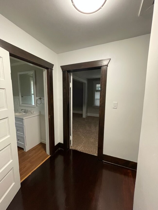 Building Photo - 4 Bedroom Home