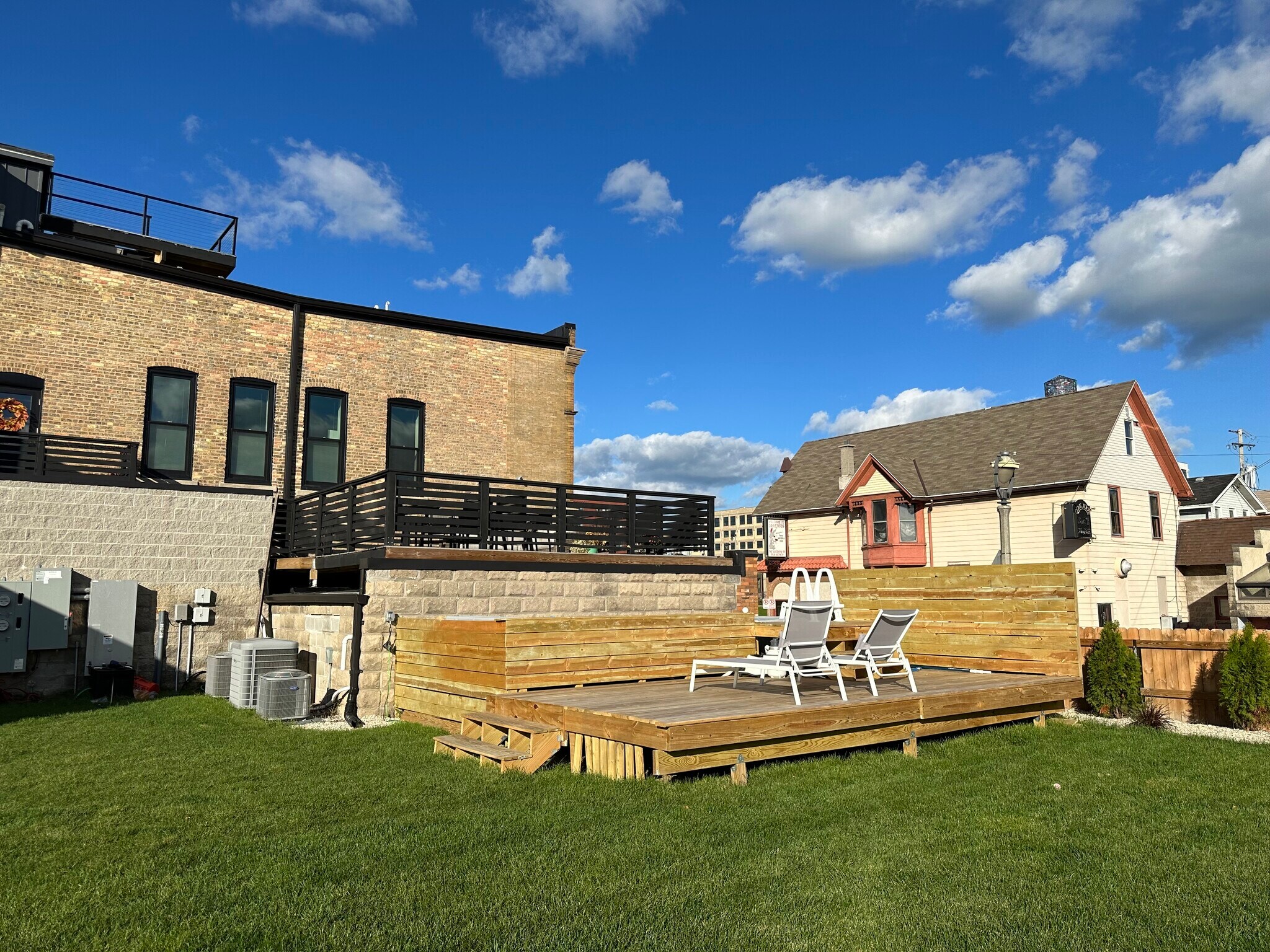 Pool Deck - 607 S 6th St