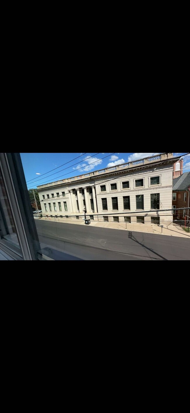 Building Photo - Bluff Apartments
