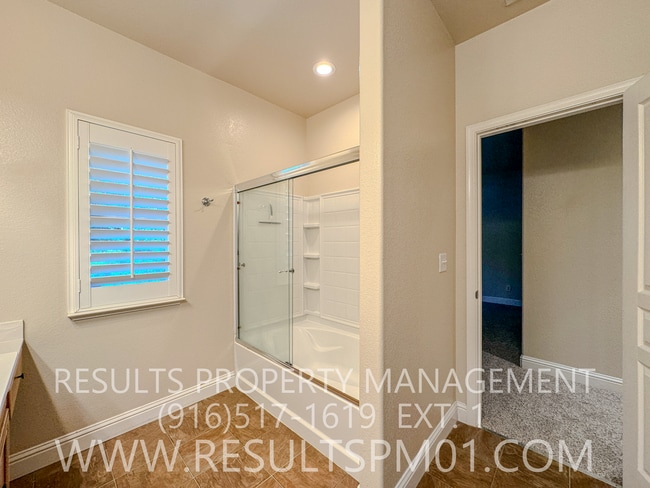 Building Photo - Lovely 3 bedroom in great location