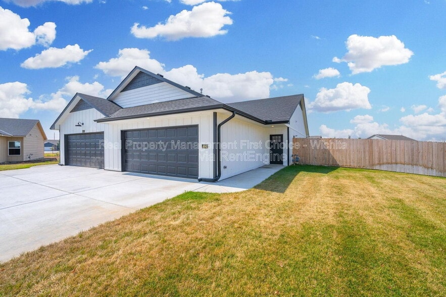 Building Photo - 3612 W Angel St