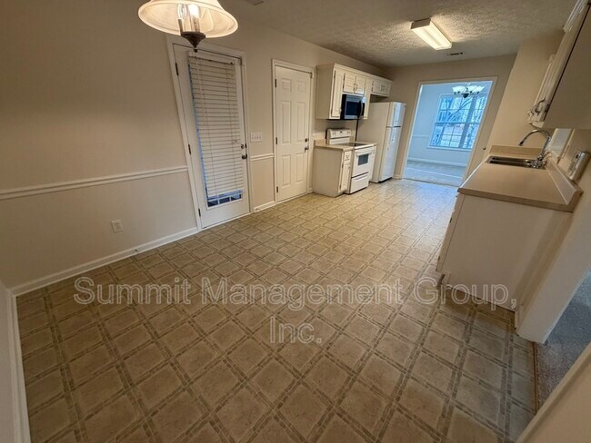 Building Photo - 155 Shadowbrook Trce