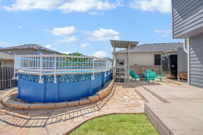 Building Photo - 406 Reba