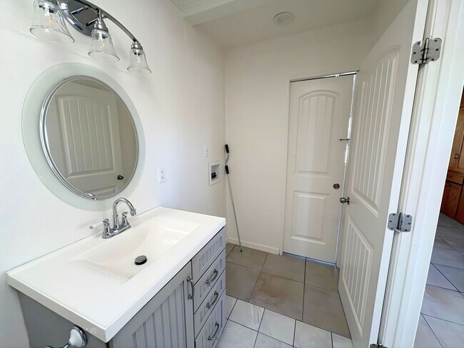 Building Photo - 587 E Arrow Hwy