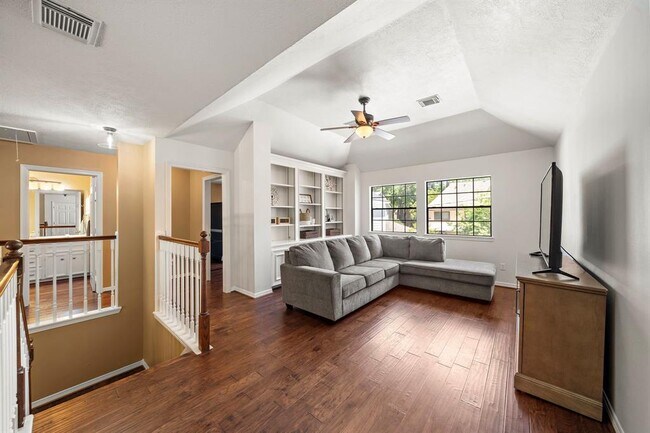 Building Photo - 13002 Golden Rainbow Dr