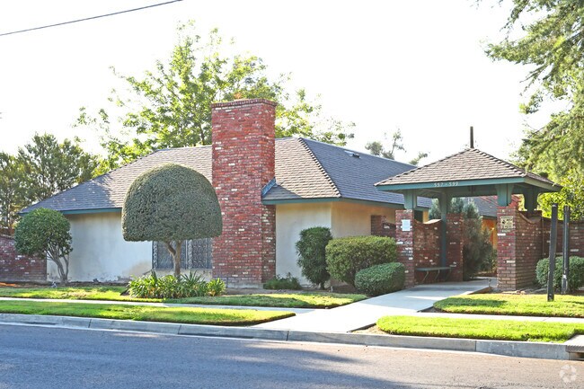 Primary Photo - Eden Park Apartment