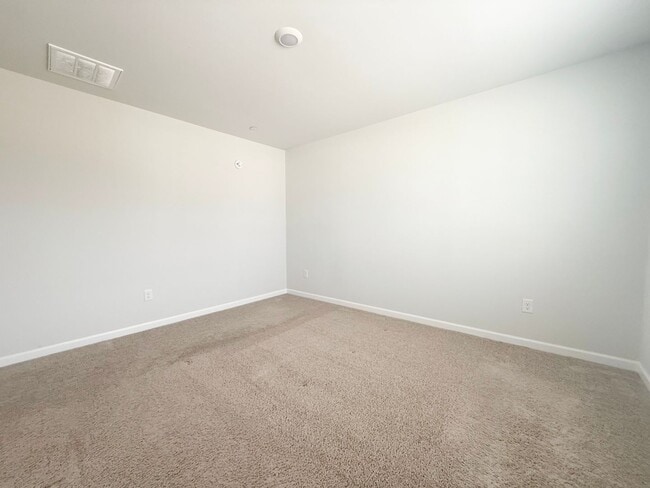 Building Photo - Newly Built 3 Bedroom Home - Baxter