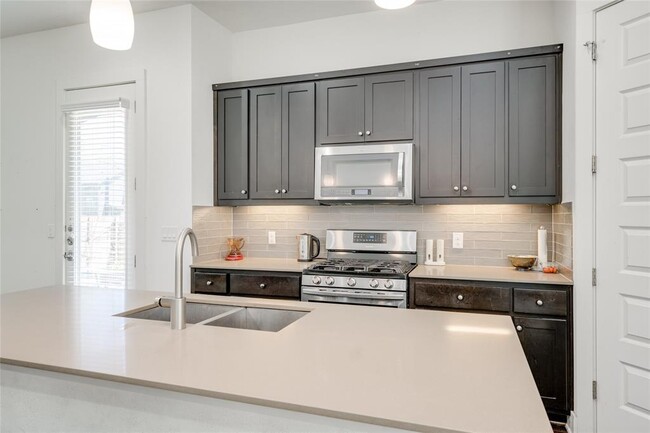 Building Photo - 2921 Prado St