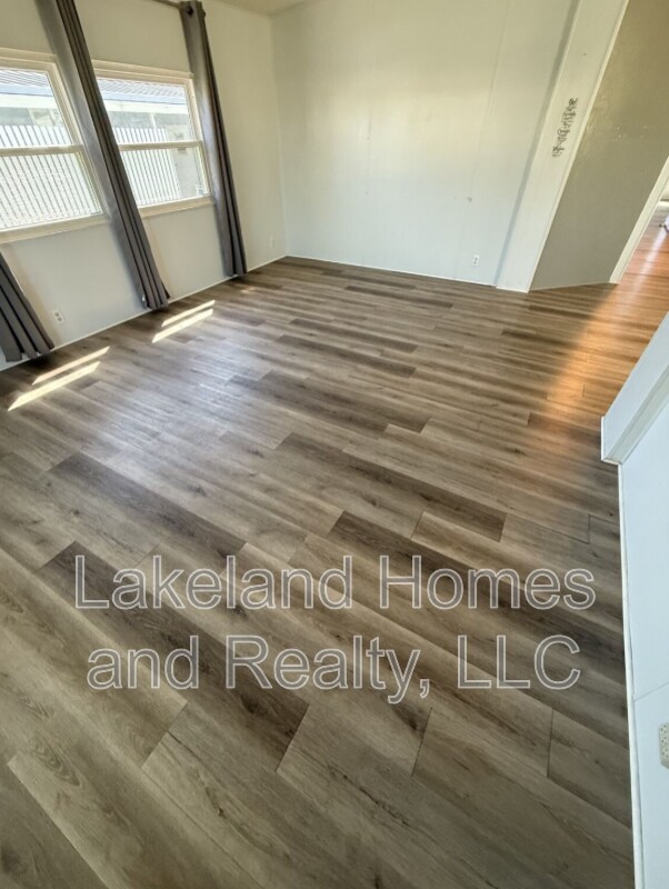 Building Photo - 1811 Sherwood Hill Dr