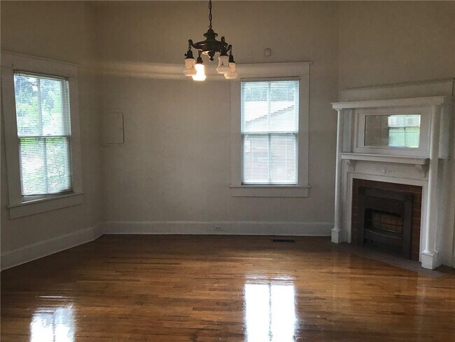 Building Photo - 855 Savannah St