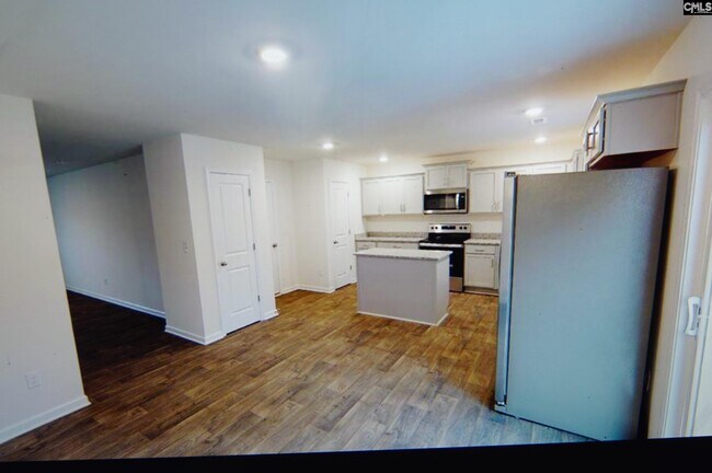 Building Photo - 457 Delahays Rd