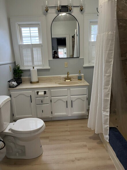 Building Photo - 369 E Tuscarawas Ave