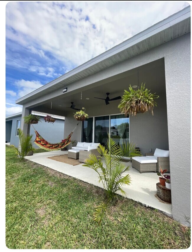 Building Photo - 2150 Brillante Dr