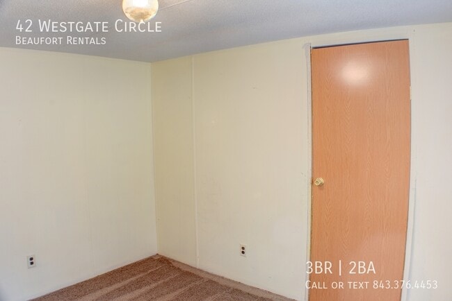 Building Photo - 42 Westgate Cir