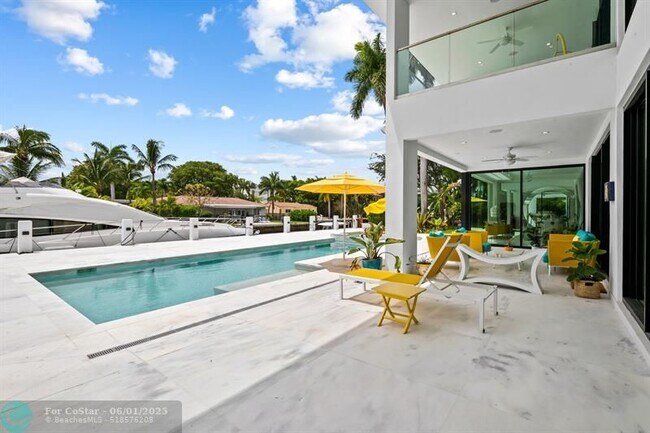 Building Photo - 401 Lido Dr
