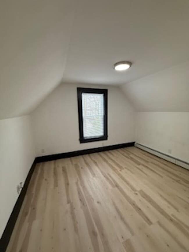 Building Photo - 18-20 Pierce St